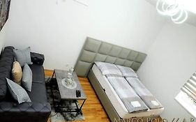 Markopolo Apartments